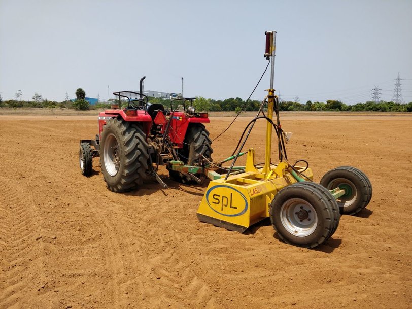 EHC-8 ermöglicht Land Leveling für Traktoren